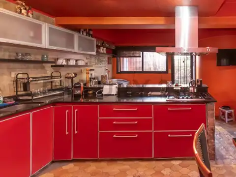 Exclusiva casa con terraza, quincho y amplios espacios exteriores