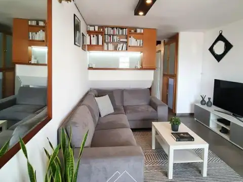 TRIPLEX 2 DORMITORIOS - PATIO Y COCHERA