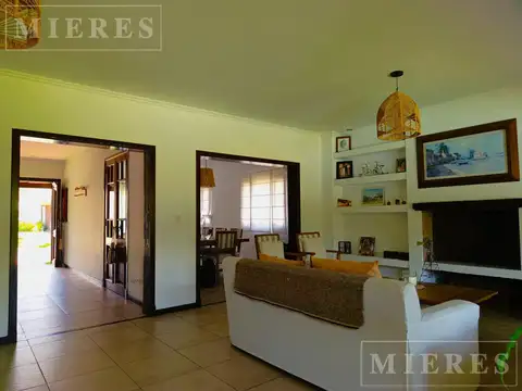 Casa en Venta con 2 cocheras