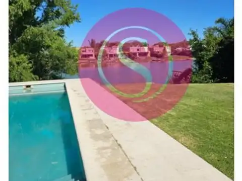 Casa 8 ambientes con 3 baños