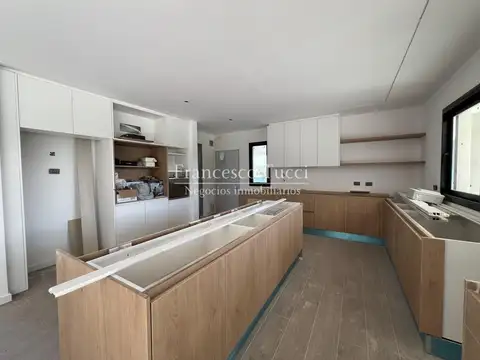 Casa 5 ambientes con 4 baños