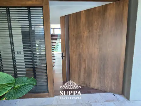 Casa 7 ambientes con 6 baños