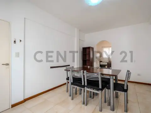 Venta de departamento tres ambientes, La Perla, Mar del Plata.