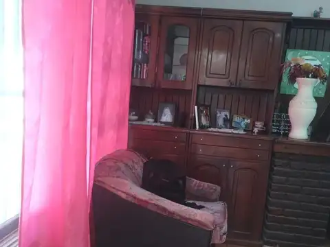 Casa en Alquiler con 3 cocheras