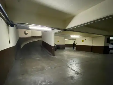 Cochera en Plaza Colon