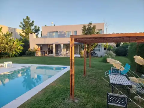 Casa amoblada en alquiler a laguna barrio San Matias Escobar