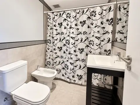 OFICINA EN ALQUILER – CENTRO COMERCIAL NORDELTA | COCHERA