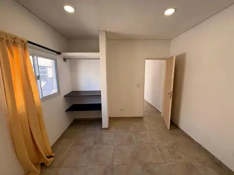 Regina Pacini de Alvear 2000, Piso PB