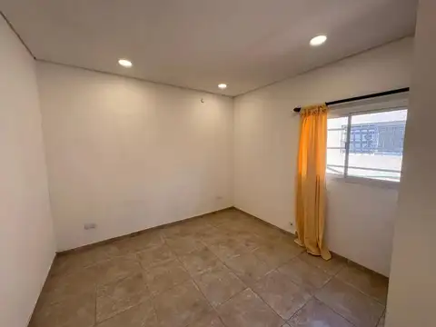 Regina Pacini de Alvear 2000, Piso PB