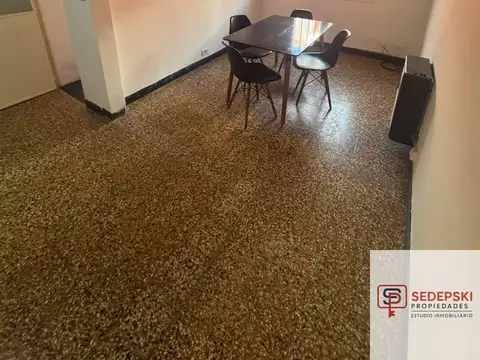 Casa 5 ambientes con 1 baño