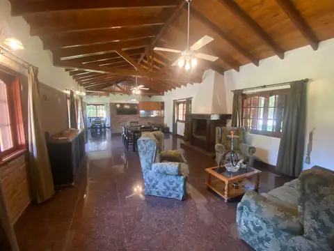 Casa en Venta con 2 cocheras