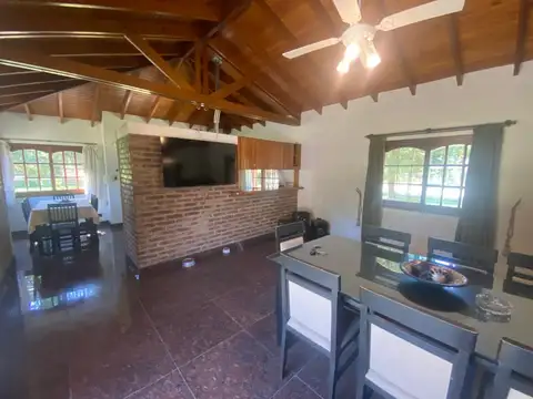 Casa 5 ambientes con 2 baños
