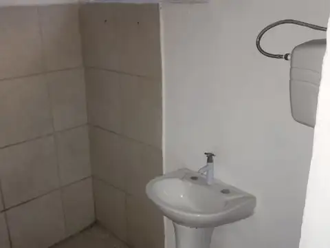 Alquiler Casa 1 dormitorio y patio amplio en Manga