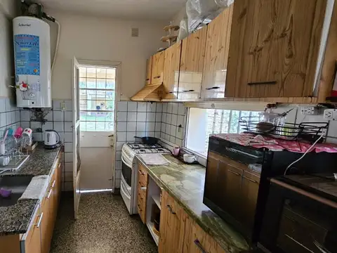 Casa 4 ambientes con 2 baños