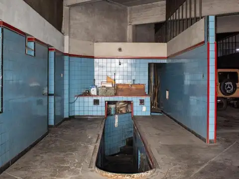 Venta de Galpon /  estacionamiento en Moron Sur