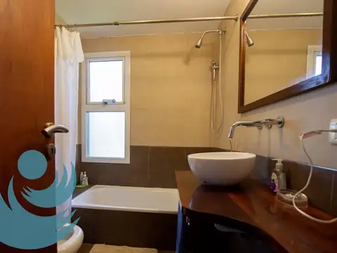 Casa 4 ambientes con 2 baños