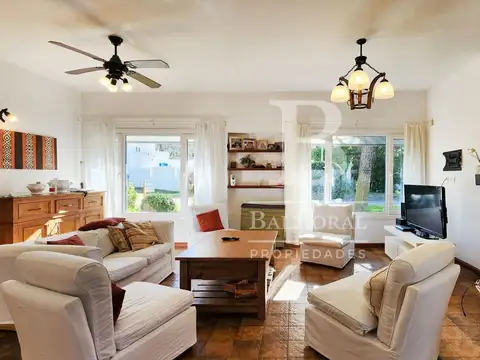 Casa 5 ambientes con 4 baños