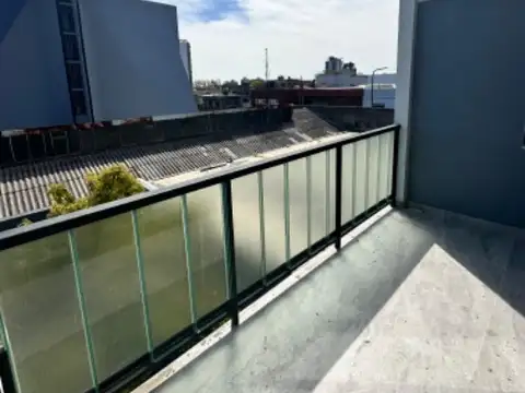 Departamento de 2 ambientes con cochera descubierta en Quilmes Oeste