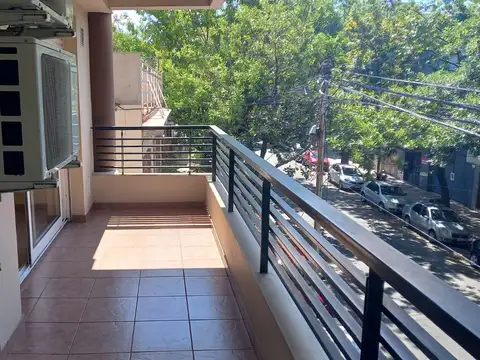 Departamento de 2 ambientes con balcón en alquiler en Parque Chas