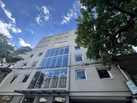 Alquiler oficina urquiza 2284 semipiso 165 m2 contrafrente muy buen  estado
