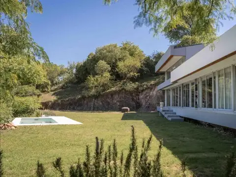 VENTA CASA DE DISEÑO 2 DORM CORRAL BARRANCAS CBA