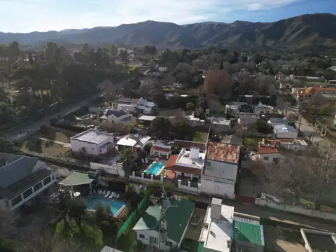 Casa 6 ambientes con 2 baños