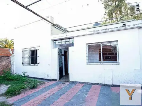 Casa en venta - 2 dormitorios 1 baño - 261mts2 - Berisso