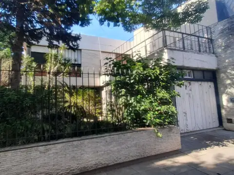 CASA DOBLE LOTE 9 AMBIENTES CON PARQUE Y PILETA