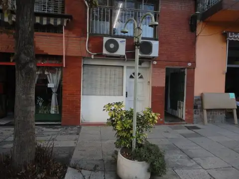 PH DE 2 AMBIENTES 1°PISO CON PATIO "SIN EXPENSAS"
