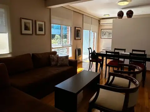 EXCELENTE DTO AL FRENTE EN PB CON JARDIN, PISCINA, PARRILA Y COCHERA CUBIERTA MOVIL