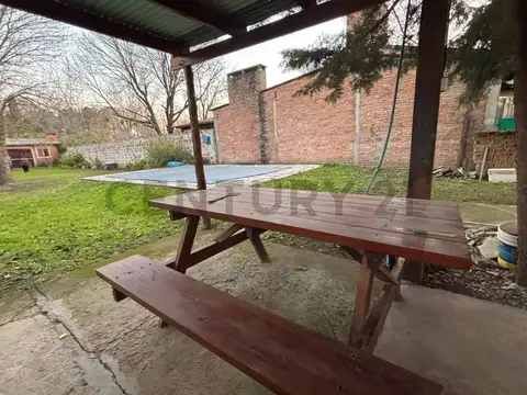 Casa con Pileta y quincho en Ibarlucea