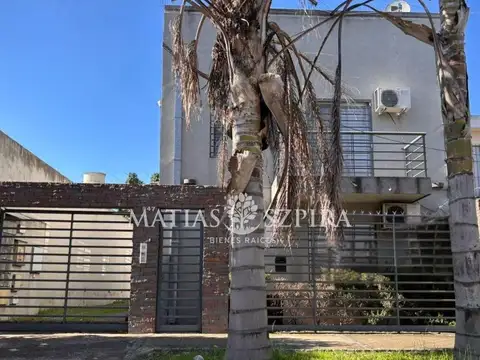 Rivadavia 900. Entre Alsina y Sarmiento
