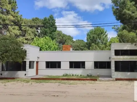 Casa en venta - 3 Dormitorios 2 Baños - Mar de las Pampas