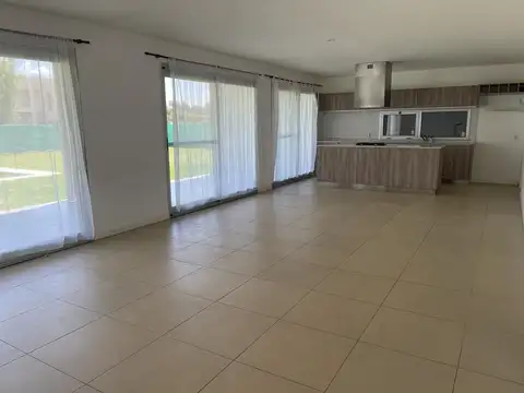 Casa en Venta en Haras Santa María, USD 290.000