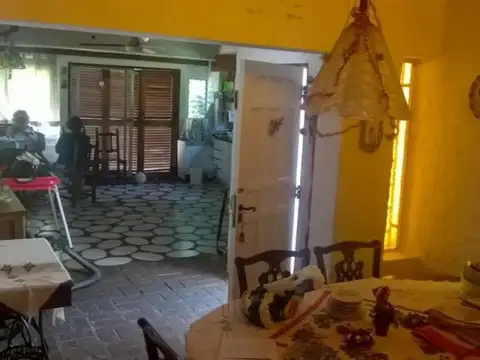 Casa Barrio Parque Robles del Monarca c pileta gran arboleda