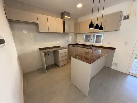 Casa 4 ambientes con 3 baños