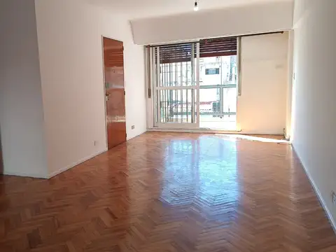 HERMOSO DPTO DE 3 AMB C/DEP + COCHERA - CATEGORIA Y MUCHA LUZ