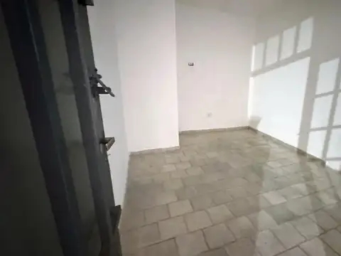 OPORTUNIDAD LOCAL COMERCIAL AV VELEZ SARSFIELD 156