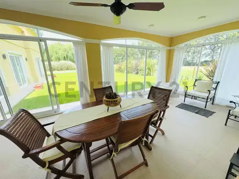 Casa 4 ambientes con 2 baños