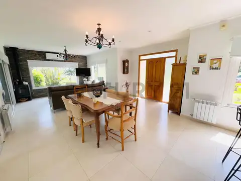 Casa en Alquiler con 1 cochera