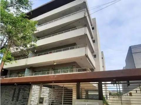 Departamento de 3 ambientes en alquiler c/ cochera en Monte Grande