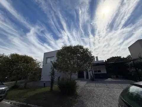Casa en Venta en La Montura, USD 300.000