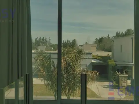 Casa 5 ambientes con 4 baños