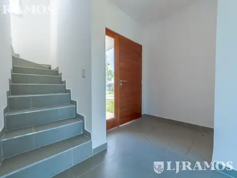 Casa 4 ambientes con 3 baños