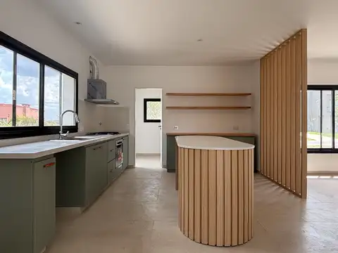 Casa al lago a estrenar · 4 Ambientes · Pileta · San Sebastián · Escobar