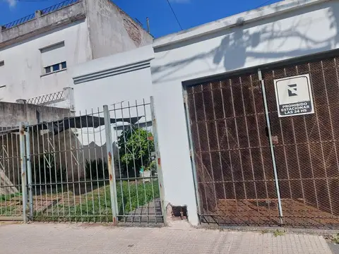 Casa 3 Ambientes con Jardín, Cochera, Patio y Terraza