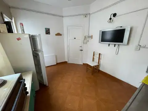 DEPTO 3 AMB, BAÑO Y COCINA A NUEVOS, A UNA CUADRA AV. CORRIENTES 
