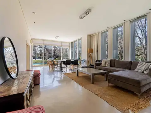 Casa 6 ambientes con 3 baños