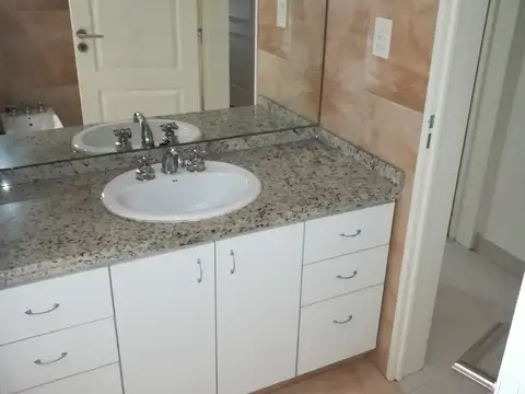 Depto Tipo Casa en Alquiler de 2 dormitorios