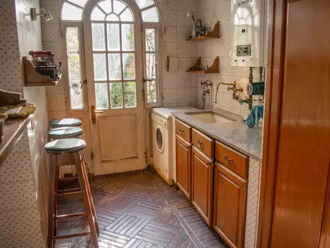 Casa en Venta con 4 cocheras